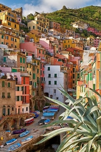 Colourful coastal village Riomaggiore in Cinque terre area, Italy.