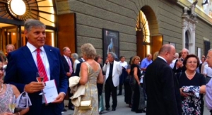 Enjoy a hosted drinks reception at the Salzburg Festival